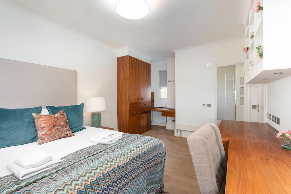 لندن ' Luxury & Spacious 4 Bed 4 Bath Apartment ' المظهر الخارجي الصورة
